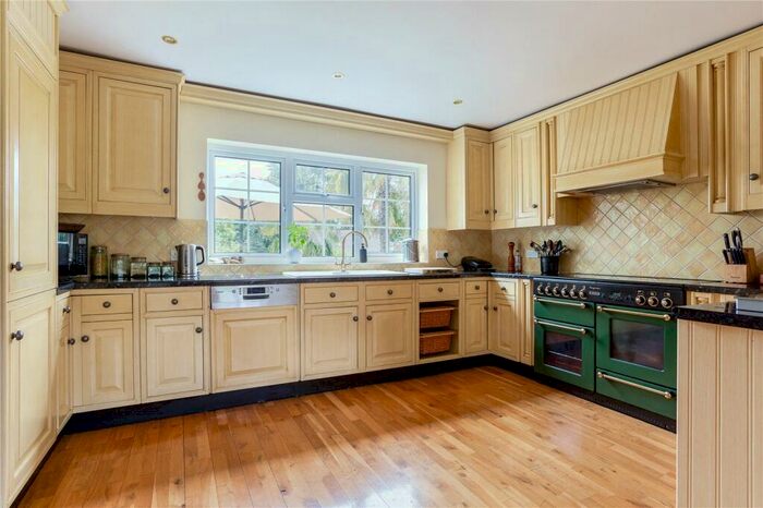 5 Bedroom Detached House For Sale In Shepherds Way, Liphook, GU30