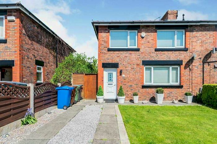 3 Bedroom Semi-Detached House To Rent In Lynton Road, Tyldesley, Manchester, M29
