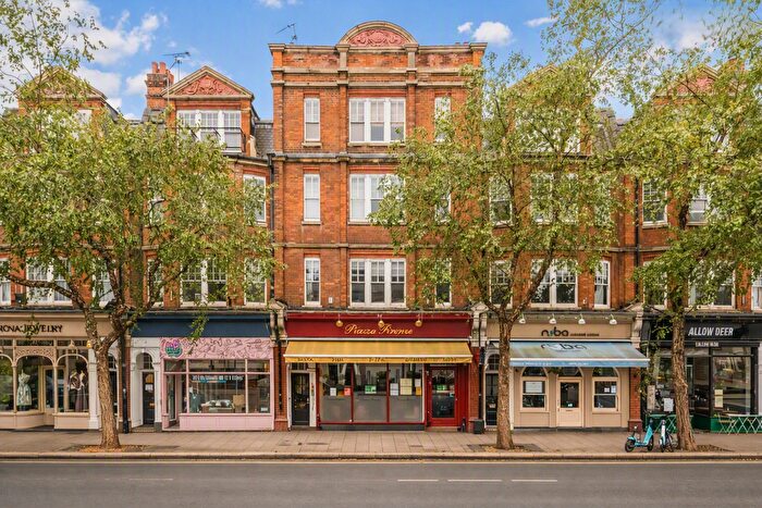 3 Bedroom Flat To Rent In High Street, Teddington, TW11