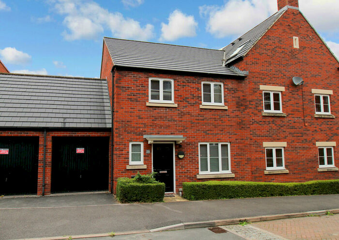 4 Bedroom Semi-Detached House For Sale In White Horse Road, St. Johns Park, SN8