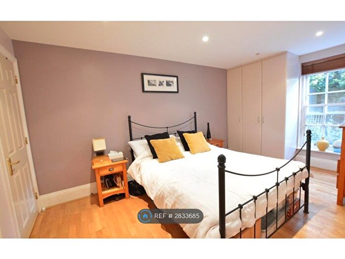 3 Bedroom Flat To Rent In Princess Park Manor, London, N11
