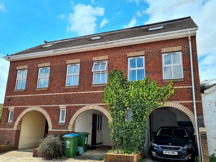 3 Bedroom Town House To Rent In Bath Street, Southampton, SO14