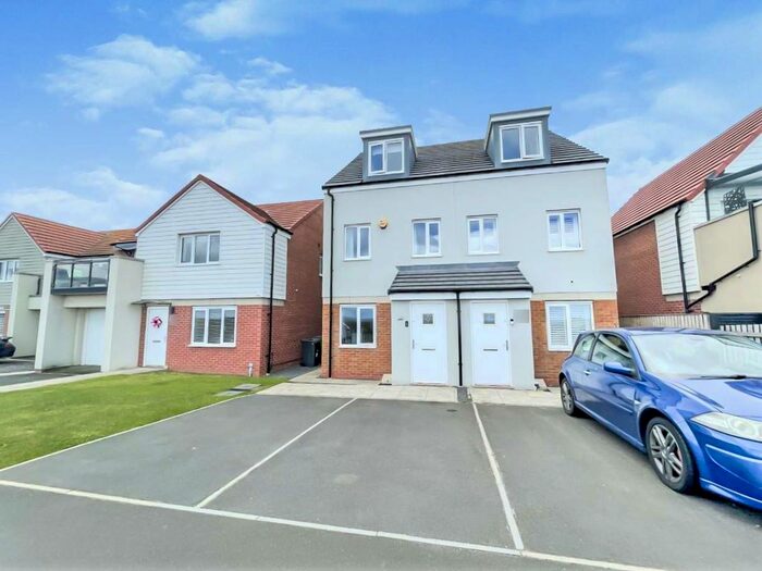 3 Bedroom Town House To Rent In Butterstone Avenue, Hartlepool, TS24