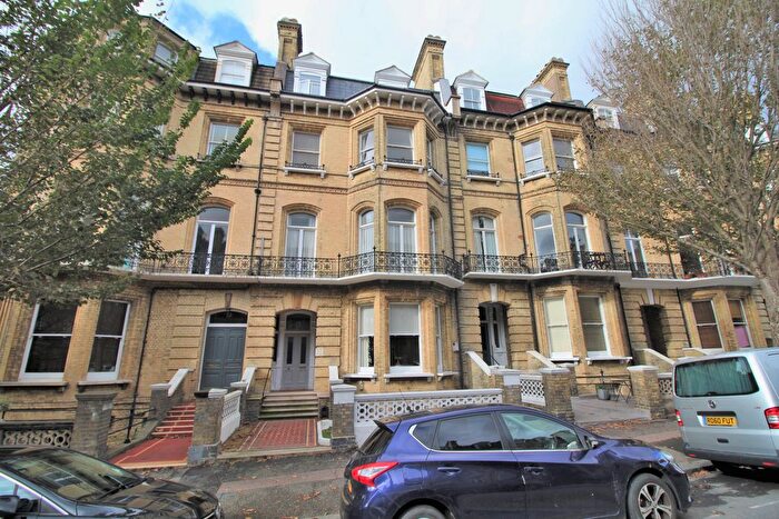 2 Bedroom Maisonette For Sale In First Avenue, Hove, BN3