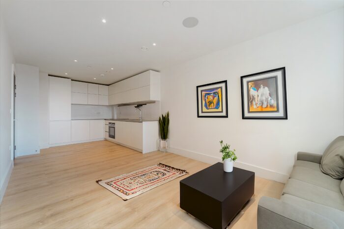 4 Bedroom Semi-Detached House To Rent In Short Street, M46