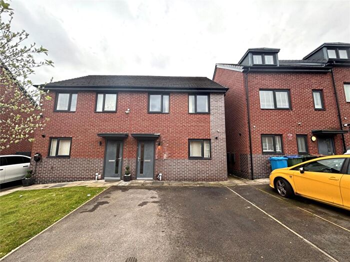 3 Bedroom Semi-Detached House To Rent In Dean Street, Rochdale, Greater Manchester, OL16