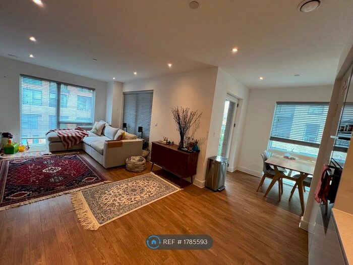 2 Bedroom Flat To Rent In Lismore Boulevard, London, NW9