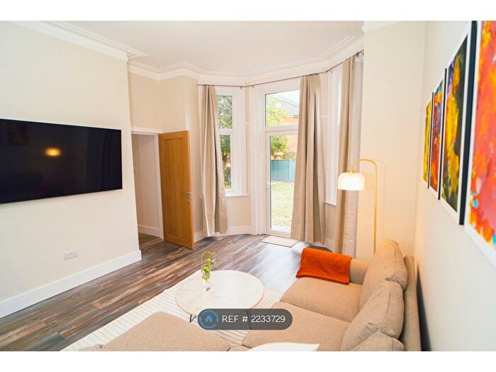 2 Bedroom Flat To Rent In Richmond Park Road, Bournemouth, BH8