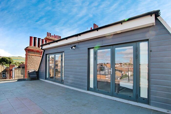 2 Bedroom Flat For Sale In Harbour Parade, Ramsgate, Kent, CT11