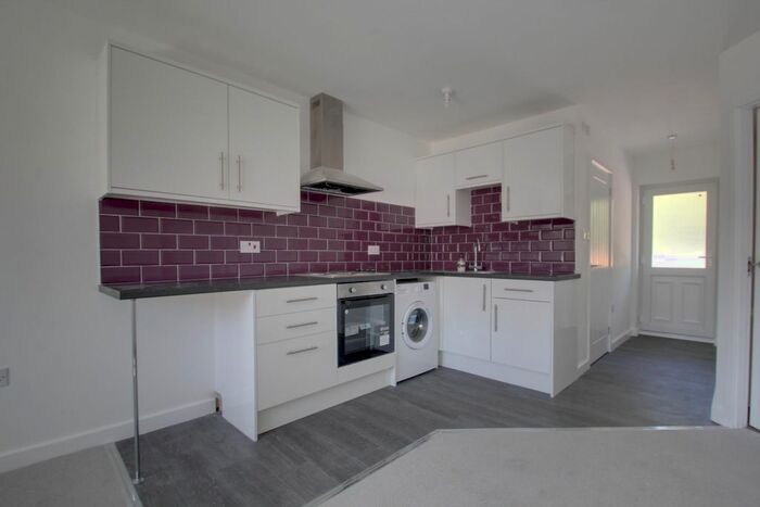 2 Bedroom Flat To Rent In Castle Street, Coseley, Bilston, WV14