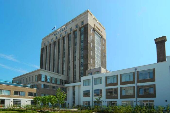 3 Bedroom Flat To Rent In Great West Road, Brentford, TW8