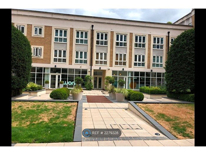 2 Bedroom Flat To Rent In Castle Court, London, SW15