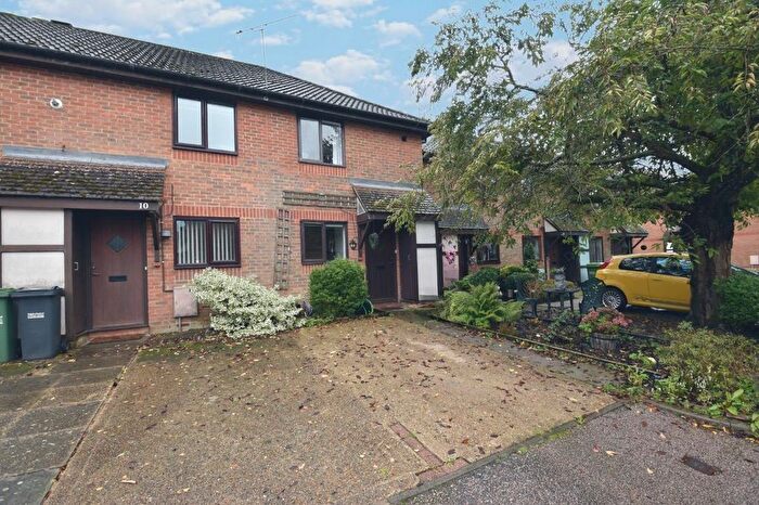 2 Bedroom Mews To Rent In Clarence Way, Horley, RH6