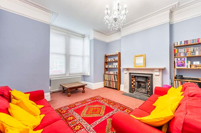 3 Bedroom Flat For Sale In Lechmere Road, Willesden Green, London, NW2