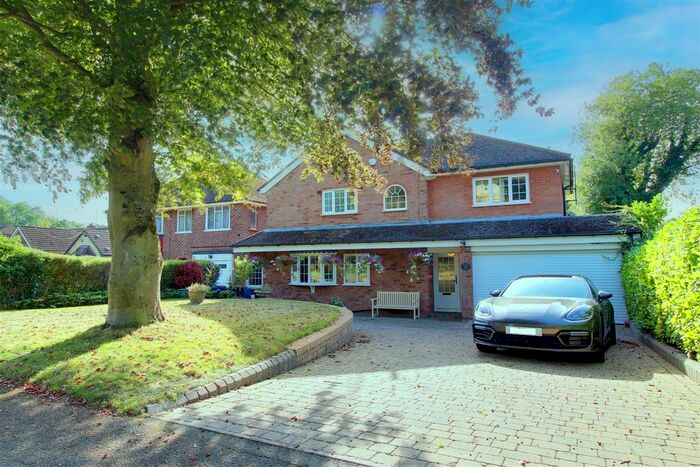 3 Bedroom Detached House For Sale In Bell Lane, Brookmans Park, Hatfield, AL9