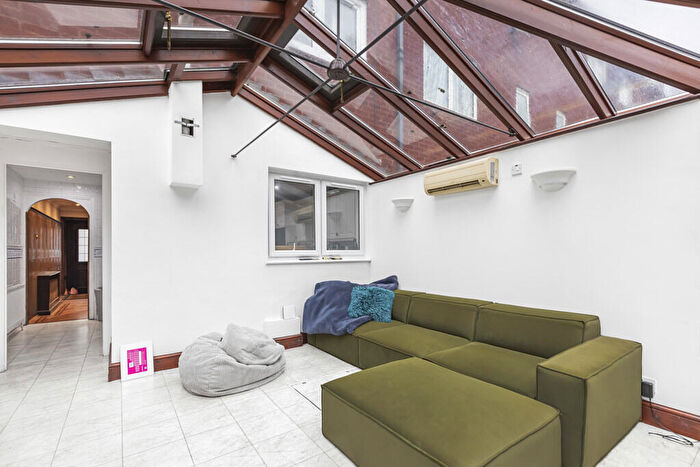 3 Bedroom House To Rent In Hannibal Road, Stepney Green, London, E1