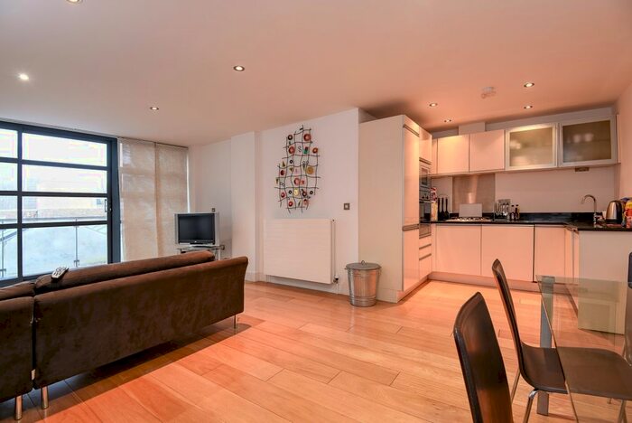 2 Bedroom Flat To Rent In Bastwick Street, London, EC1V