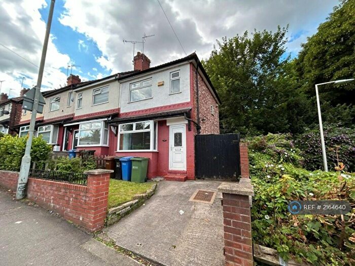 2 Bedroom End Of Terrace House To Rent In King Street West, Stockport, SK3