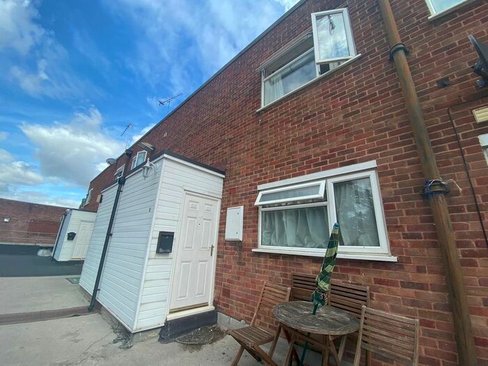 2 Bedroom Maisonette To Rent In Marsh Lane Parade, Stafford Road, Wolverhampton, WV10