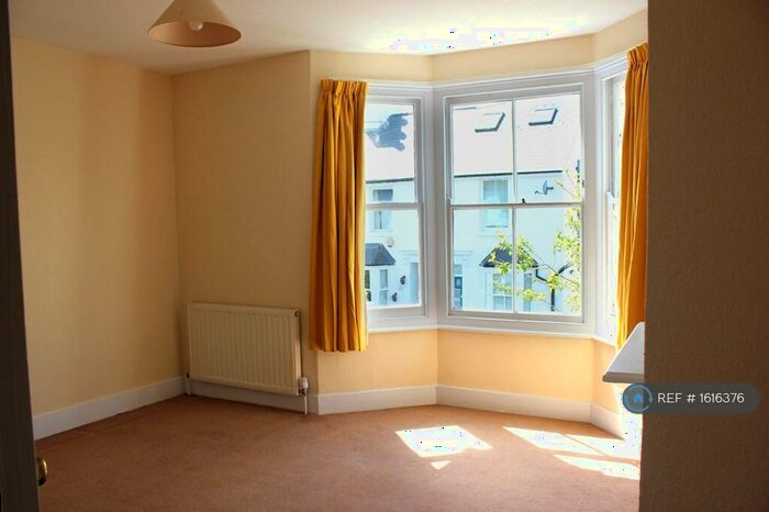 2 Bedroom Terraced House To Rent In Puller Road, Barnet, EN5