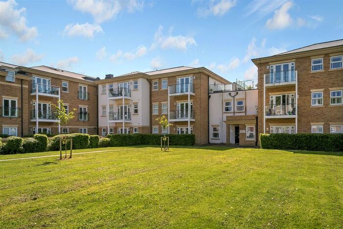 2 Bedroom Flat To Rent In Dyas Road, Sunbury-On-Thames, TW16