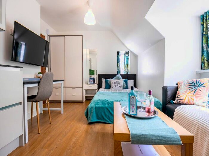 1 Bedroom Flat To Rent In Woodland Way, Canterbury, CT2