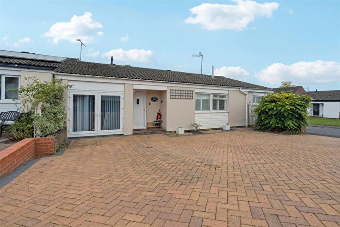 4 Bedroom Semi-Detached Bungalow For Sale In Dinglederry, Olney, MK46