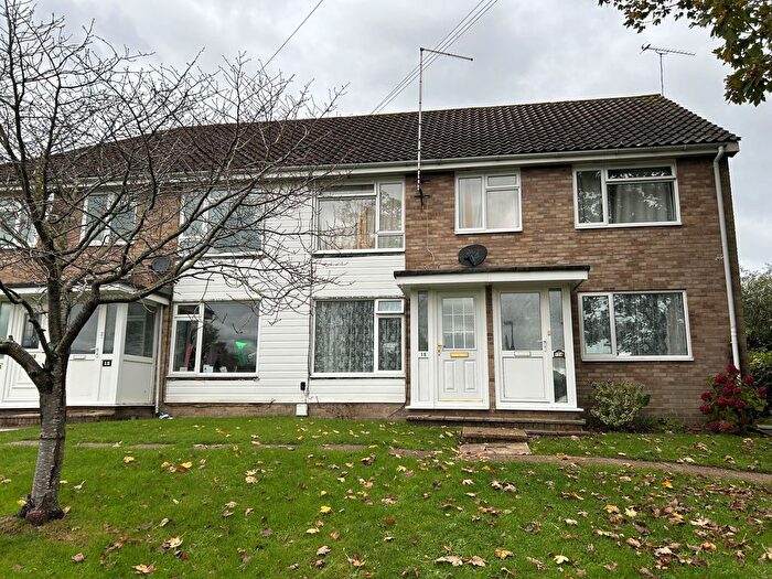 2 Bedroom Flat For Sale In Knightwood Road, Hythe, SO45