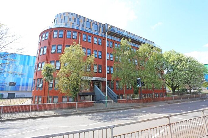 1 Bedroom Flat To Rent In Mercury Gardens, Romford, London, RM1