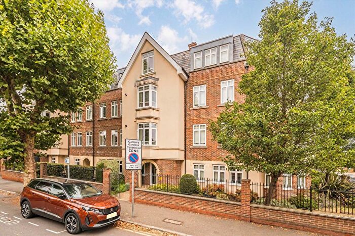 1 Bedroom Flat For Sale In Albany Park Road, Kingston Upon Thames, KT2