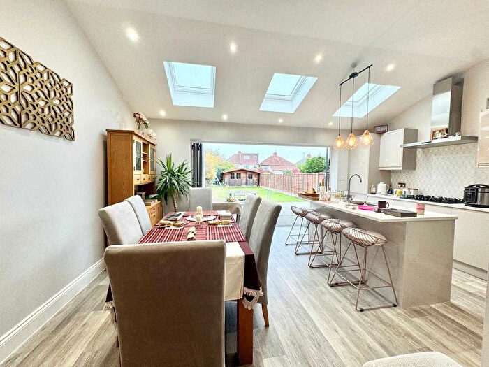 5 Bedroom Semi-detached House To Rent In Caversham Avenue, Cheam, SM3