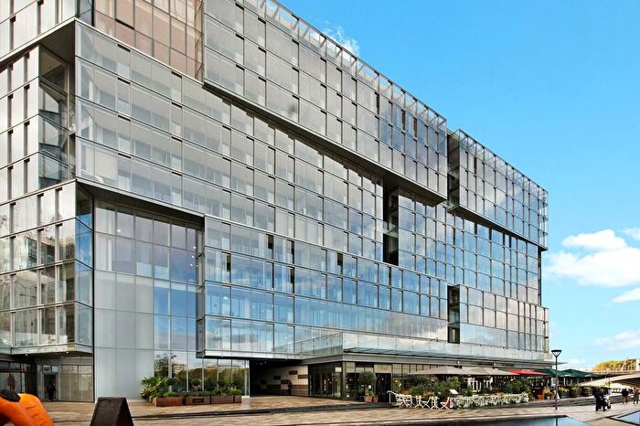 2 Bedroom Flat To Rent In Circus Road West, SW11