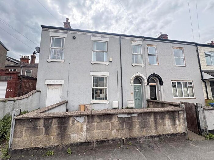 5 Bedroom End Of Terrace House For Sale In And A Macaulay Street, Grimsby, DN31