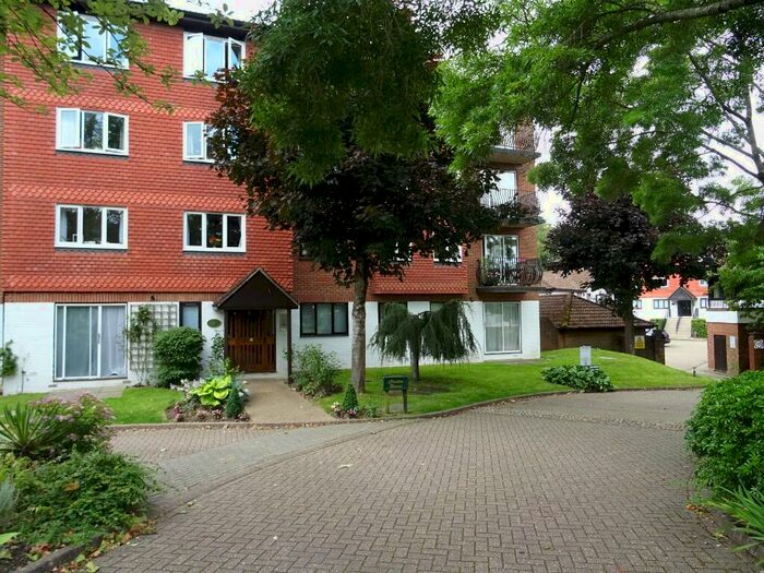 1 Bedroom Flat To Rent In Great Heathmead, Haywards Heath, RH16
