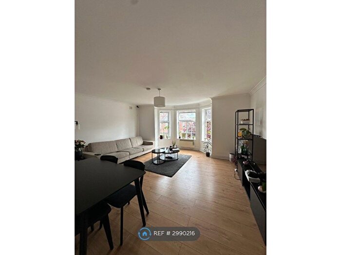1 Bedroom Flat To Rent In Welbeck Court, Southampton, SO17
