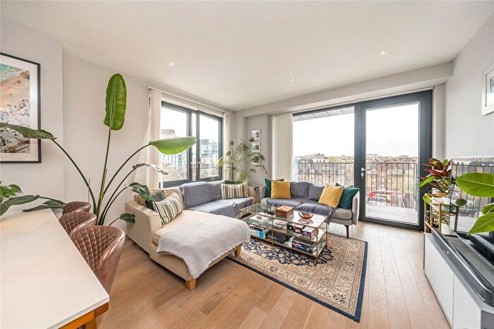 3 Bedroom Flat To Rent In Chivers Passage, Ram Quarter, London, SW18