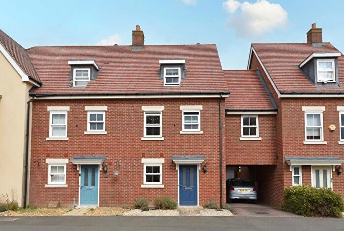 3 Bedroom Terraced House For Sale In Tavener Drive, Biggleswade, SG18