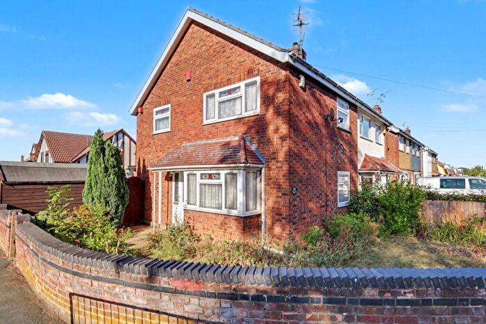 3 Bedroom Semi-Detached House For Sale In New Century Road, Laindon, SS15