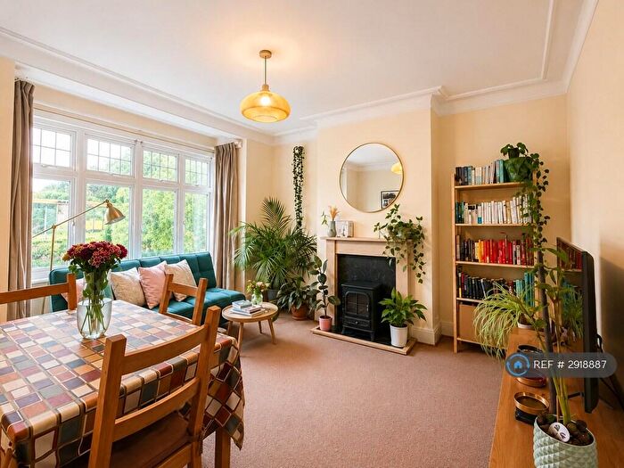 2 Bedroom Flat To Rent In High Street Wanstead, London, E11