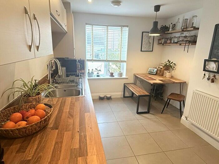 3 Bedroom End Of Terrace House For Sale In Forest Road, Woodley, Reading, Berkshire, RG5