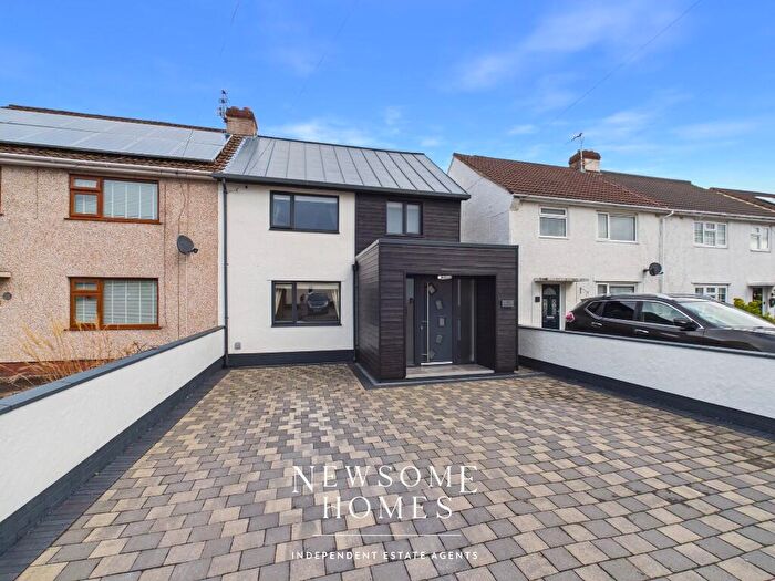 3 Bedroom Semi-Detached House For Sale In Englefield Road, Greenfield, CH8