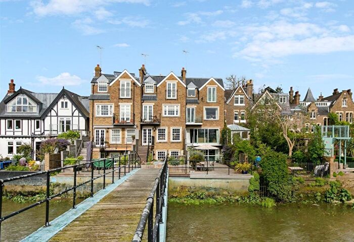 5 Bedroom Town House To Rent In Grove Park Road, London, W4
