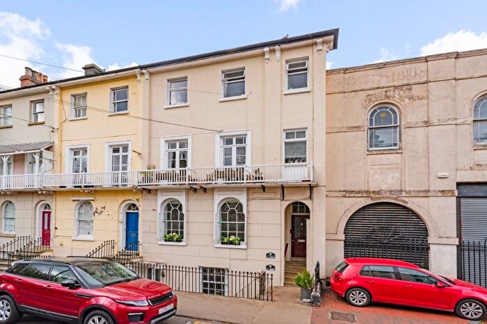 2 Bedroom Flat For Sale In York Road, Tunbridge Wells, Kent, TN1