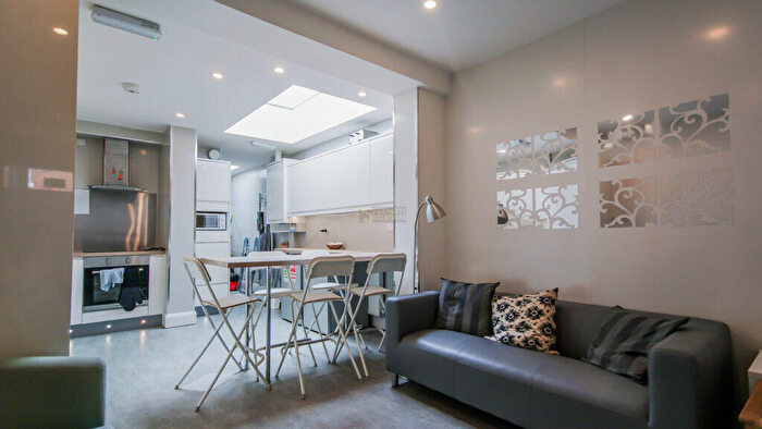 6 Bedroom Terraced House To Rent In Dawlish Road, Selly Oak, Birmingham, B29