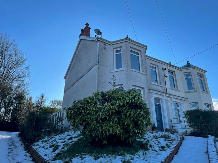 4 Bedroom Property To Rent In Park Lane, Lower Brynamman, SA18
