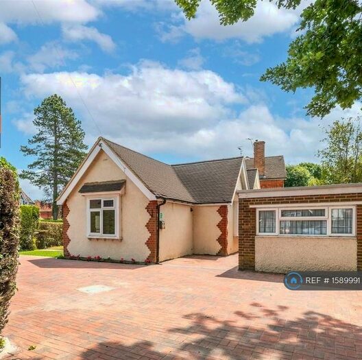 7 Bedroom Bungalow To Rent In Russells Crescent, Horley, RH6