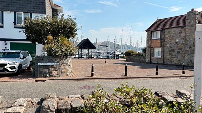 2 Bedroom Apartment For Sale In Meirion Drive, Conwy, LL32