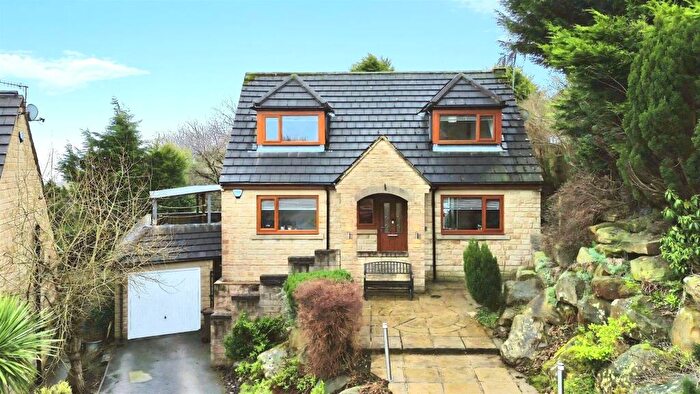 3 Bedroom Detached House For Sale In Lea Court, Bradford, BD7