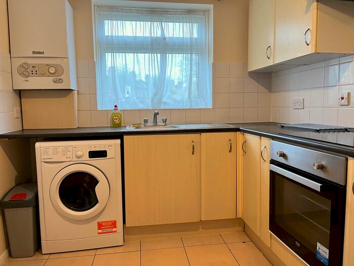 2 Bedroom Flat To Rent In Granville Road, Wood Green, N22