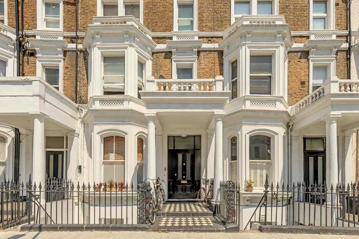 2 Bedroom Flat To Rent In Sinclair Gardens, London, W14